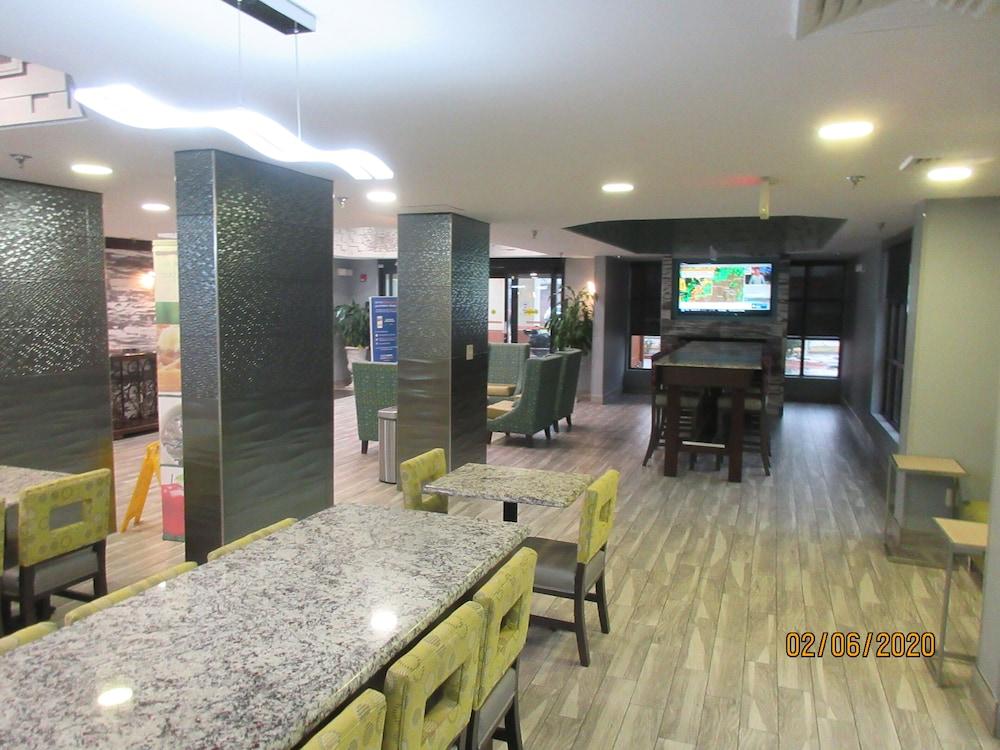 Quality Inn & Suites Montgomery East Carmichael Rd Eksteriør bilde