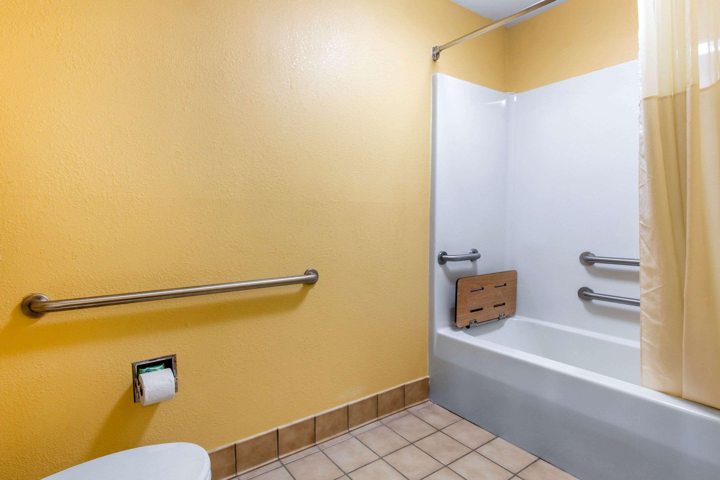 Quality Inn & Suites Montgomery East Carmichael Rd Eksteriør bilde