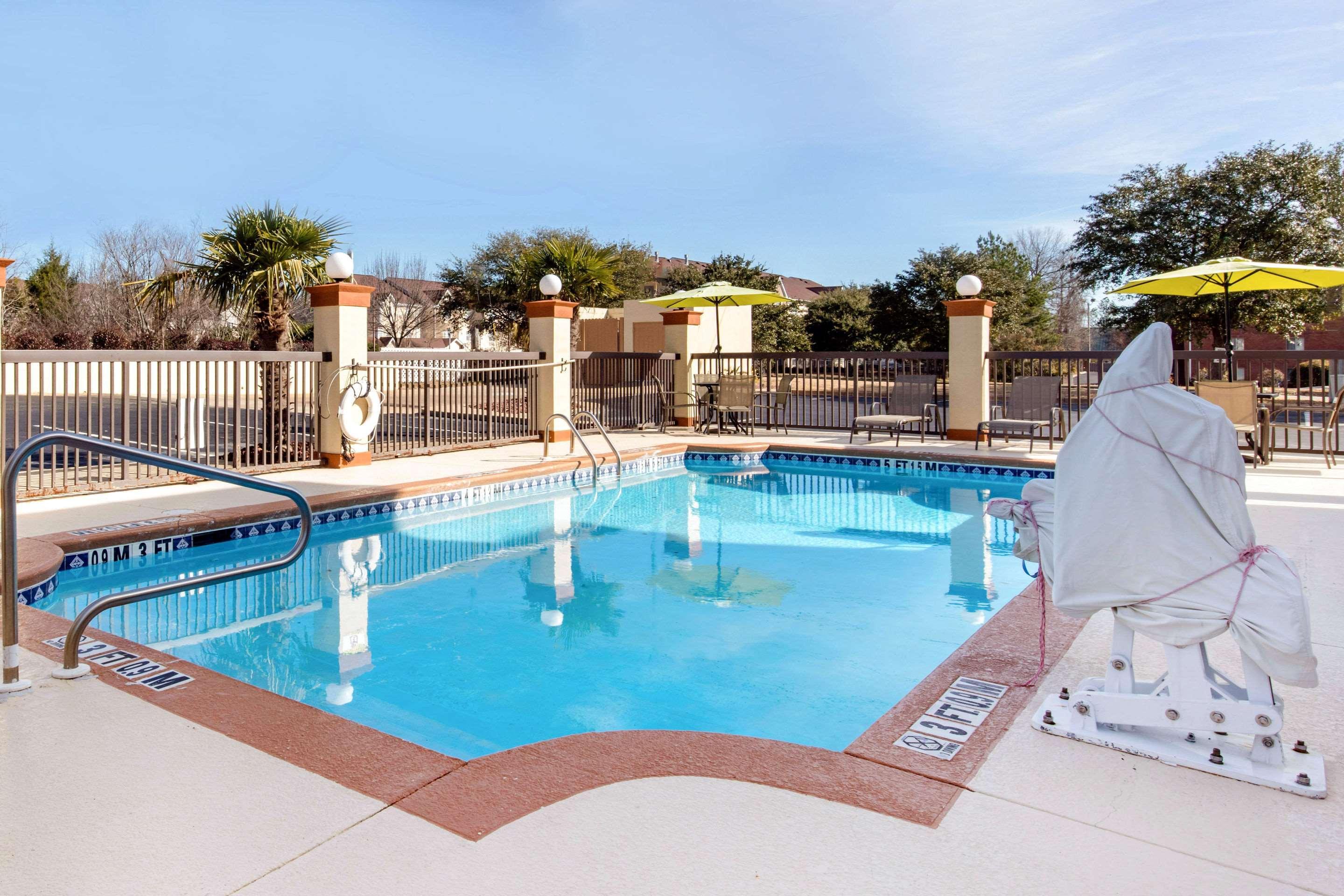 Quality Inn & Suites Montgomery East Carmichael Rd Eksteriør bilde
