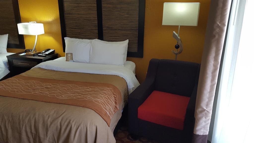 Quality Inn & Suites Montgomery East Carmichael Rd Rom bilde